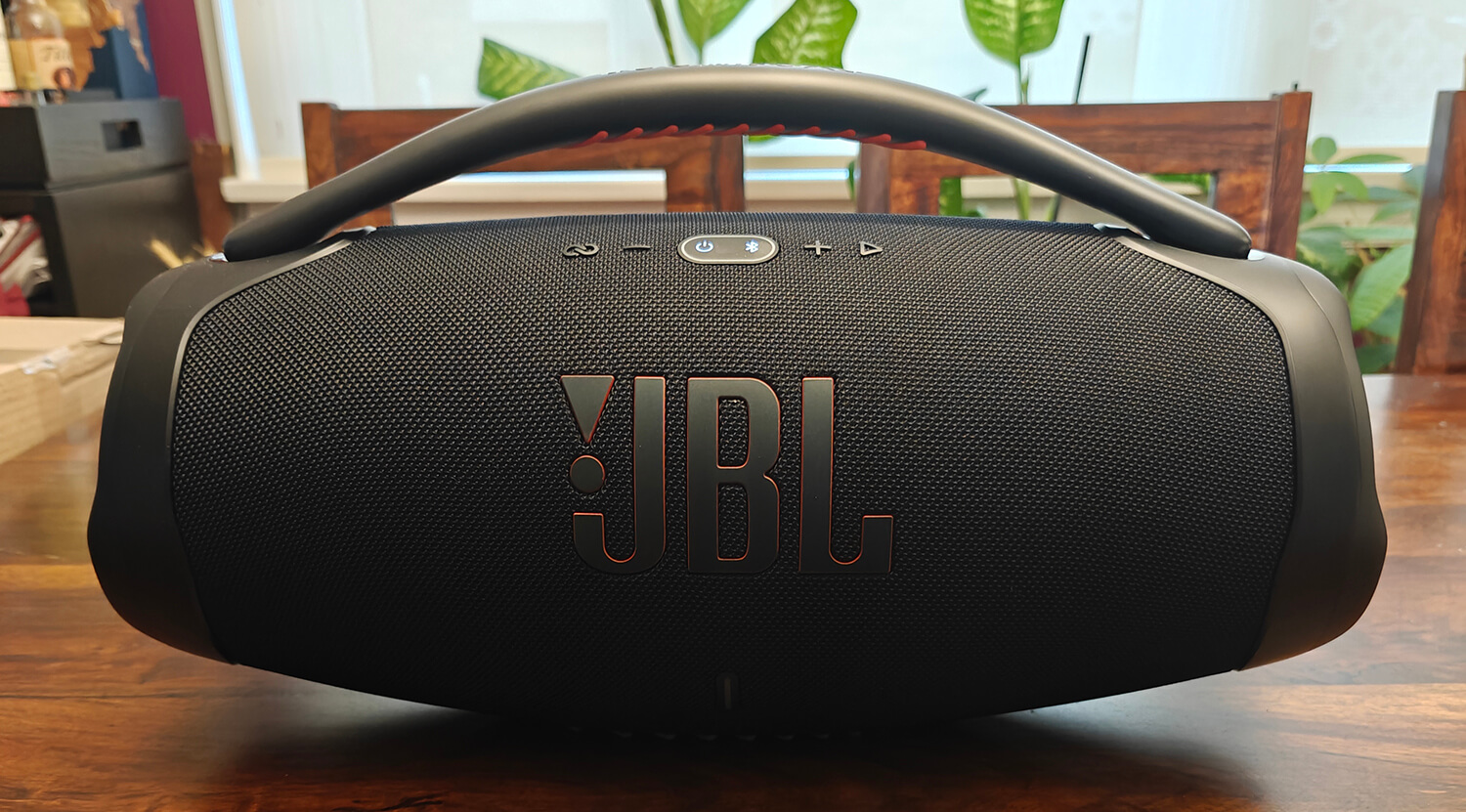 JBL Boombox 3 front detail